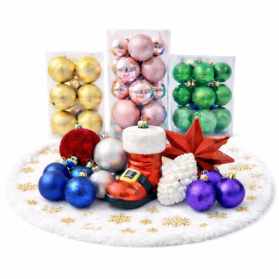 Іграшки новорічні та коврик під ялинку.